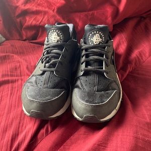 Black Nike Huarache